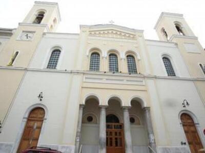 Πάτρα: Σφυρίχτρες και συνθήματα περίμενα...