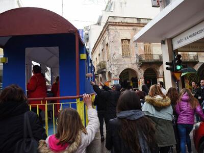 Πάτρα: Σοκολατοπόλεμος στους δρόμους της...