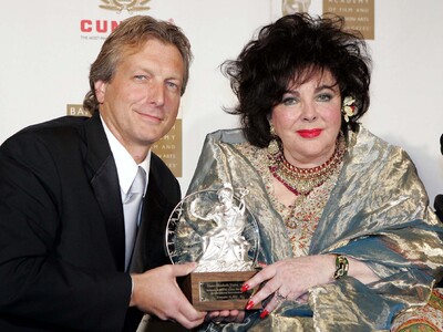 Η Ελίζαμπεθ Τέιλορ θαυμάστρια του twitter