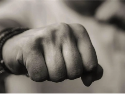 Ζηλιάρα σύζυγος ξυλοκόπησε την γειτόνισσά της