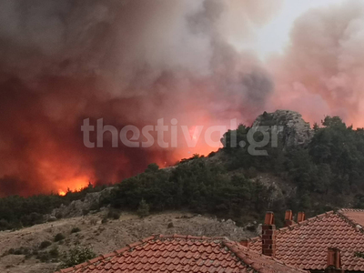 EKTAKTO: Μεγάλη αναζωπύρωση της φωτιάς σ...