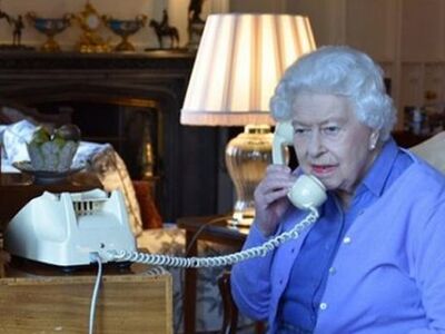 Βρετανία: Τηλεφωνική επικοινωνία της βασ...