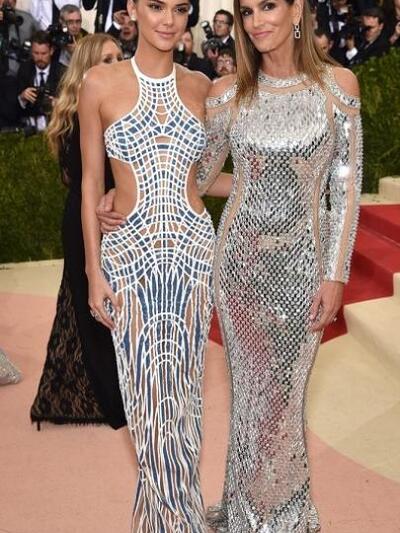 Στο επίκεντρο της προσοχής, άκρως εντυπω...