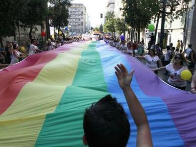 Σε εξέλιξη η παρέλαση του Athens Pride