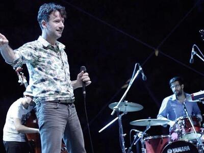 Ο Κωστής Μαραβέγιας live αυτή την Πέμπτη στο Αίγιο