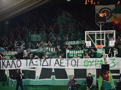 Τα πανό που ανέβασαν οι φίλοι του Παναθη...