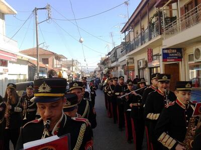Αγρίνιο: Χριστουγεννιάτικες νότες σε κάθ...