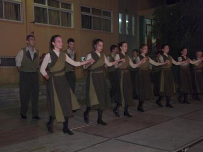 Φωτογραφικά στιγμιότυπα από την παράστασ...