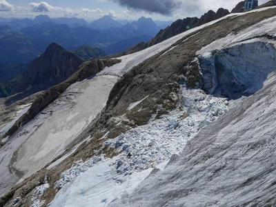Νέα, τεράστια ρωγμή σε παγετώνα της βόρε...