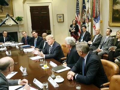 Ο Τραμπ έκλεισε το τηλέφωνο στον Αυστραλ...