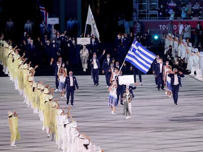 Η ελληνική σημαία στα χέρια της Άννας κα...