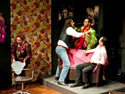 Πάτρα: Θεατρική παράσταση «Σεσουάρ για δολοφόνους»