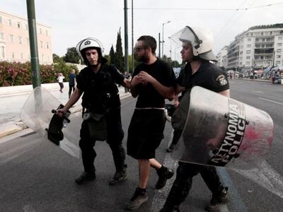 Προσαγωγές στο Σύνταγμα πριν την συγκέντ...