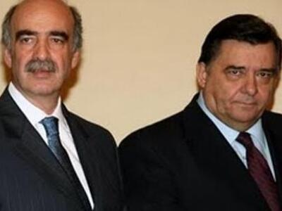 Ο Καρατζαφέρης διαψεύδει ότι έχει έρθει ...