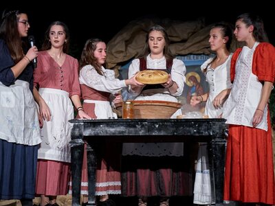 Μουσικοθεατρική Παράσταση: «Χριστούγεννα...