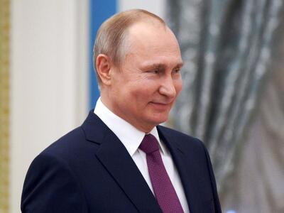 Ο Πούτιν παίζει μπάλα με τον πρόεδρο της...