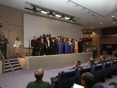 Μυστικά και ψέματα για τη δραχμή και το ευρώ