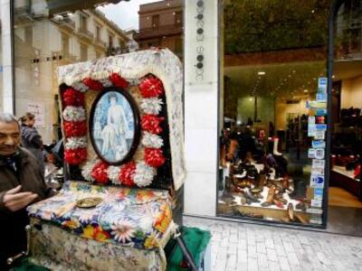 Το ωράριο των καταστημάτων σήμερα παραμο...