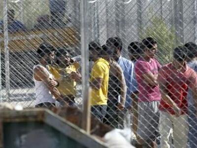 Κόρινθος: Δύο άτομα ανέβηκαν σε ταράτσα ...