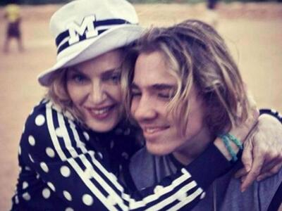 Από το κακό στο χειρότερο η Madonna: Ντυ...