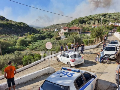 Μαίνεται η φωτιά στην Ηλεία - Εντολή εκκ...