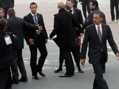 Ομπάμα: Απέλυσε τρεις σωματοφύλακες επει...