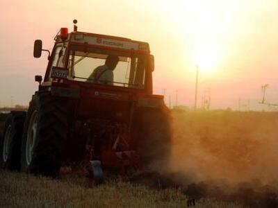 Αγρίνιο: Νεκρός 48 αγρότης -Τον καταπλάκ...