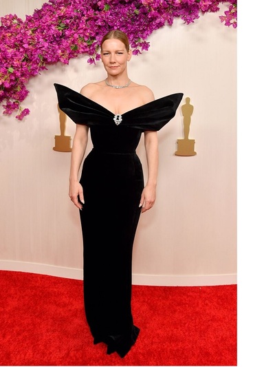 Σάντρα Χούλερ με Schiaparelli