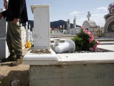 Μοναχές και Ηγουμένη ξέθαψαν γυναίκα για...