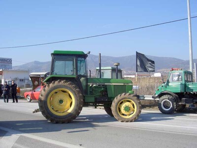 Αδιέξοδο από τη συνάντηση Μπατζελή με τους αγρότες