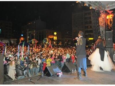 Στήνεται το πατάρι για το καρναβάλι στην...