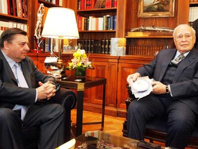 Πάει το μεσημέρι στον Πρόεδρο ο Καρατζαφέρης