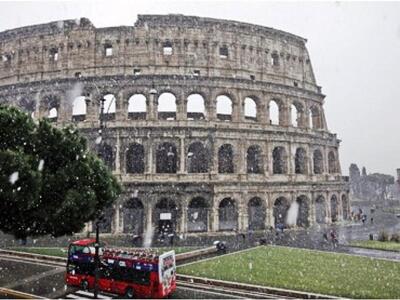 Στα άσπρα και η Ρώμη- Πάγος τα νερά στη Βενετία