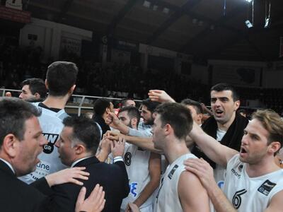 Α1 μπάσκετ: Εντυπωσιακό φινάλε στην χρον...