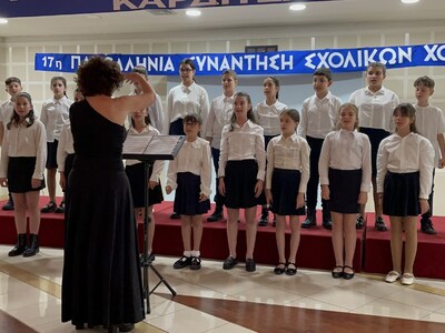Η Χορωδία του 15ου Δημοτικού Σχολείου Πα...