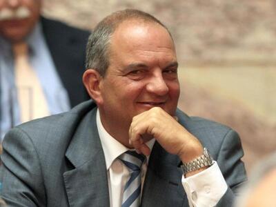 Το αμίμητο θέαμα της Βουλής- Ο Καραμανλή...