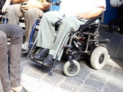 ΑμεΑ: "Εξαντληθήκαμε. Δώστε τα επιδ...