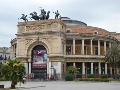 Το θέατρο Γκαριμπάλντι στο Παλέρμο (Αναστασίου)