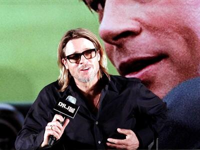 Μόνος του ο Brad Pitt στο προμοσιον της ...