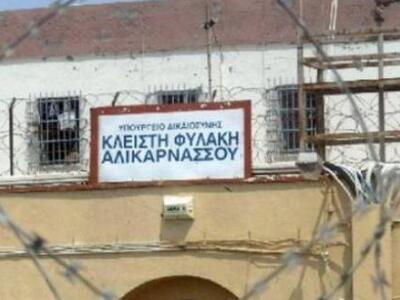Τρεις Ζωνιανοί φροντίζουν για το φαγητό ...