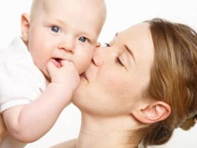 Δημόσιος θηλασμός σε 50 πόλεις την Κυρια...