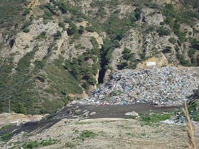 Πάτρα: Θάβουν σκουπίδια παντού στην Ξερό...