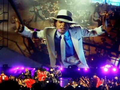 10.000 τριαντάφυλλα στον τάφο του Jackso...