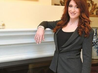 Η εκτός γάμου κόρη γνωστού εφοπλιστή απο...