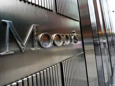 Moody's: Πιστωτικά αρνητική η καθυστέρησ...