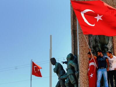 Ο Ερντογάν «ξηλώνει» χιλιάδες στρατιωτικ...