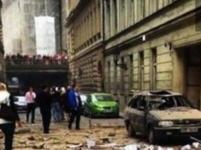 Η στιγμή της έκρηξης στην Πράγα που άφησ...