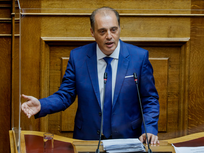 Κυρ. Βελόπουλος: ΝΔ και ΣΥΡΙΖΑ συγκρίνον...