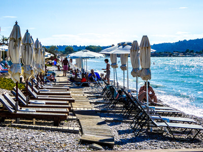 Καιρός: Με ισχυρούς ανέμους και θερμοκρα...