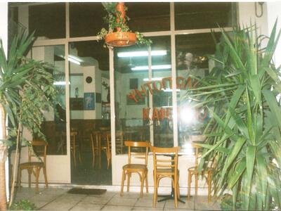 Ψητοπωλείο, καφενείο, Η είσοδος του κατα...